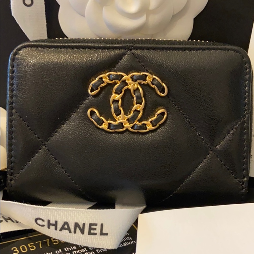 Authentic Chanel Quilted Zip Around Coin Purse - Picture 2 of 11